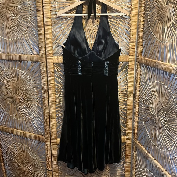 Molly New York Velvet Halter Dress - Size 6 - Picture 8 of 10